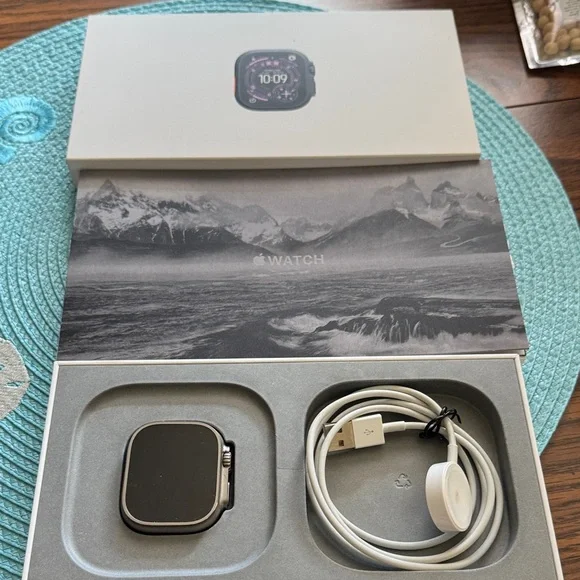 Apple Watch  Ultra 2 GPS Titanium case smart watch - Picture 2 of 16